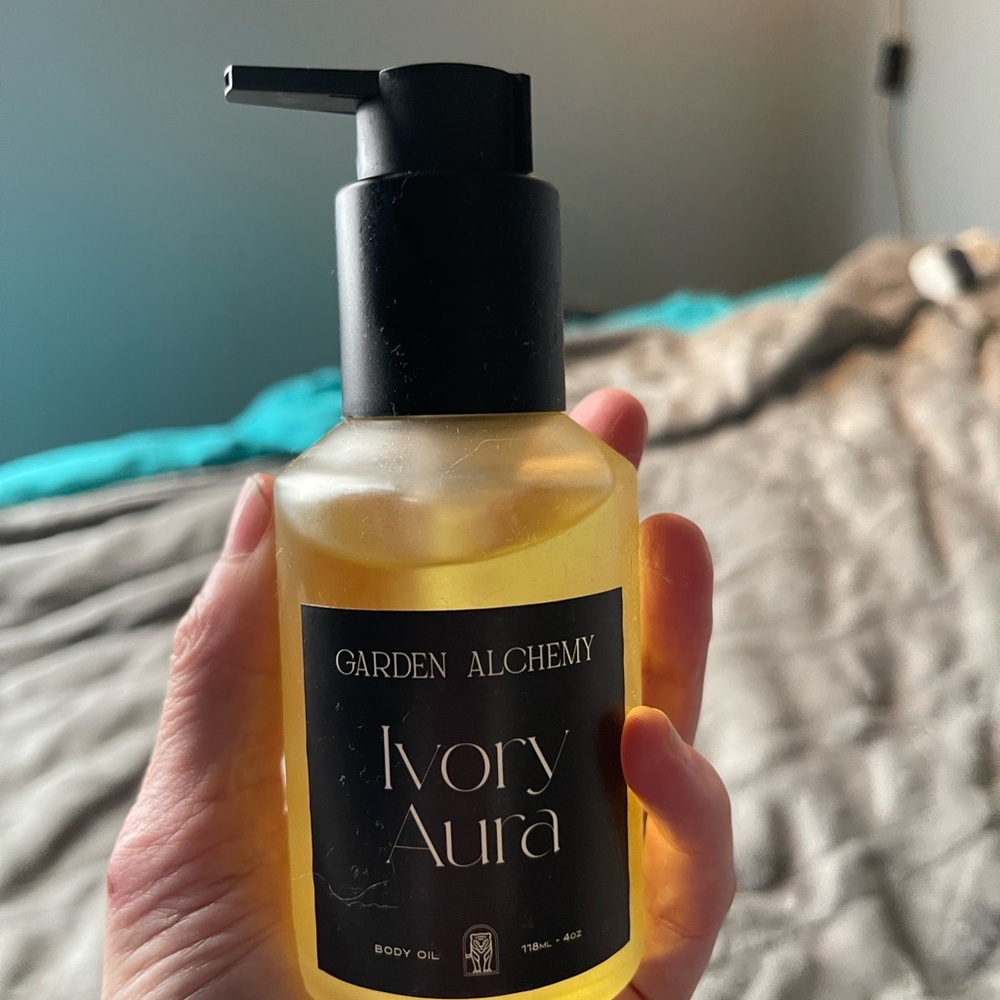 Ivory Aura Dry Body Oil - Golden Glow